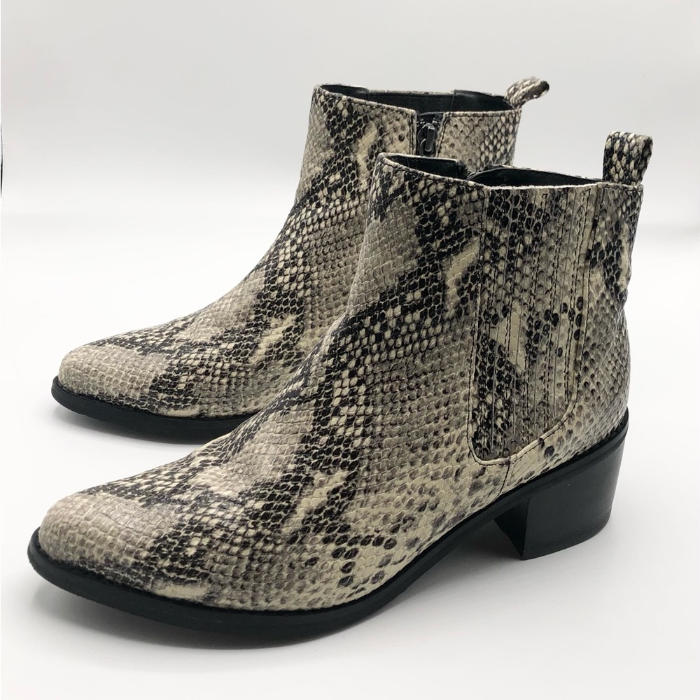 Blondo Black Grey Leather Reptile Print Waterproof Heeled Ankle Booties Size 7